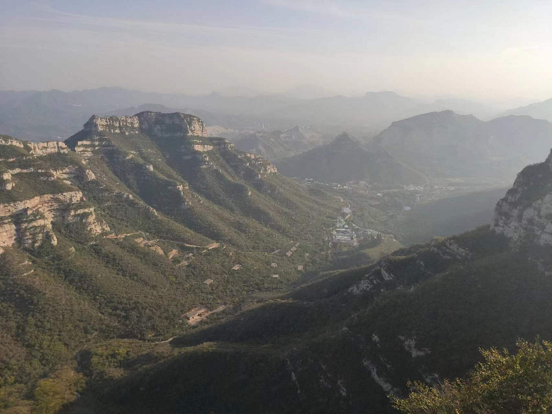 勇往直前 永不停歇 ——抱犊寨爬山记